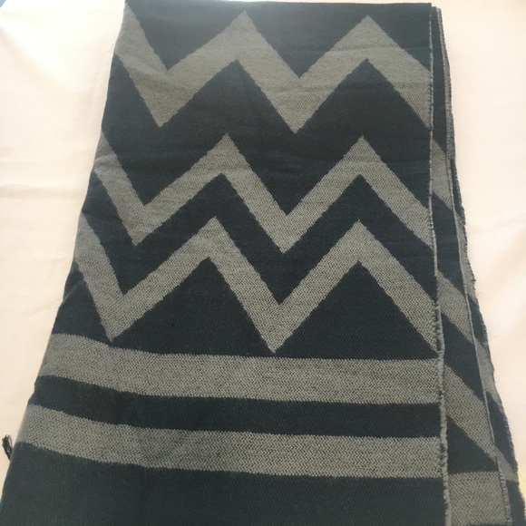 Gray and Navy Blue Shawl - Picture 2 of 3